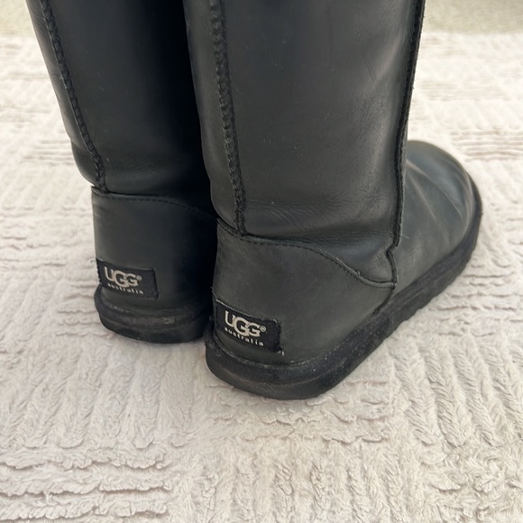 UGG Australia Women's Classic Short Boots, black leather, size 8 - Picture 10 of 16